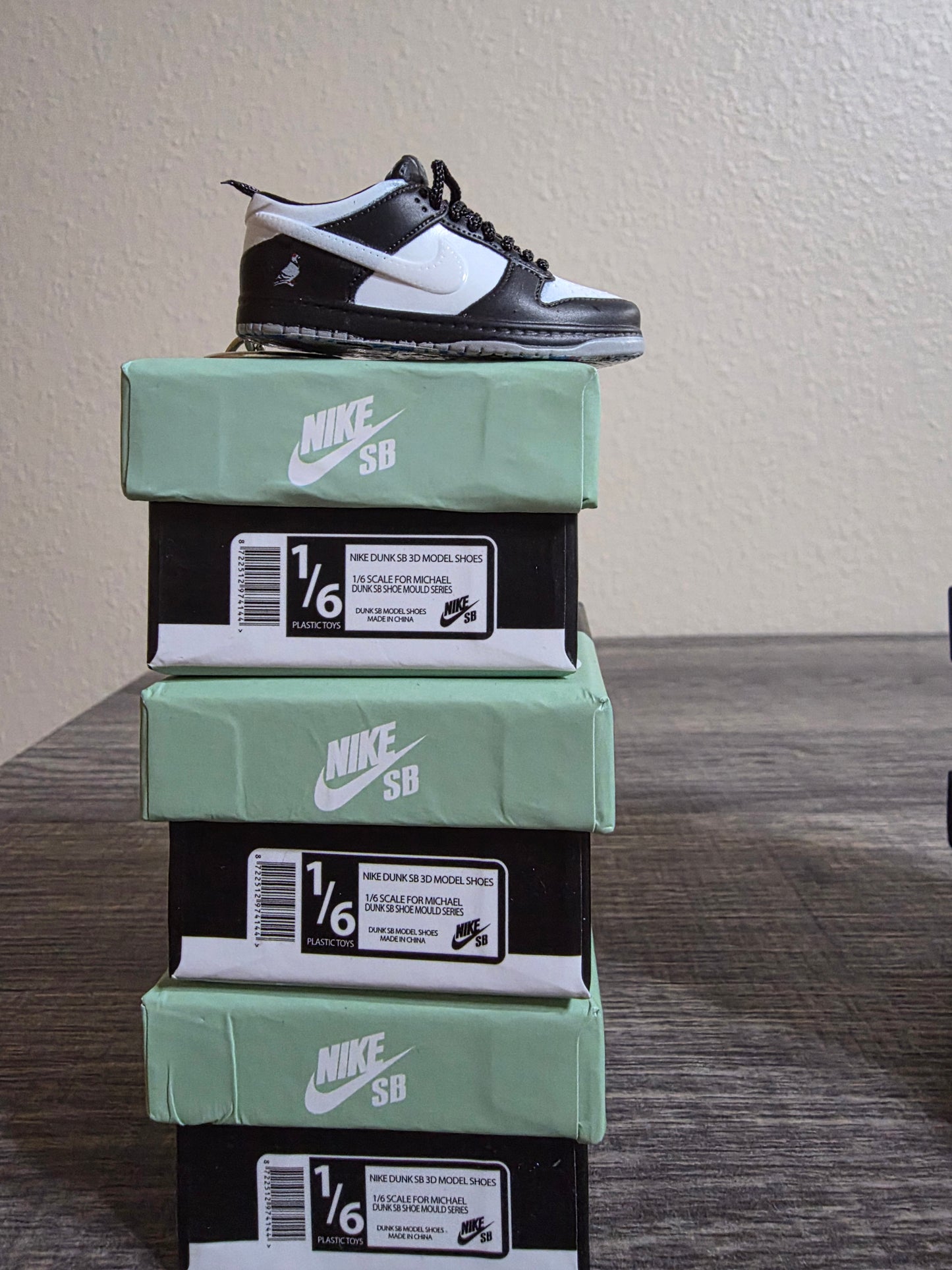 Nike SB Panda Pigeon Mini Sneaker Keychain