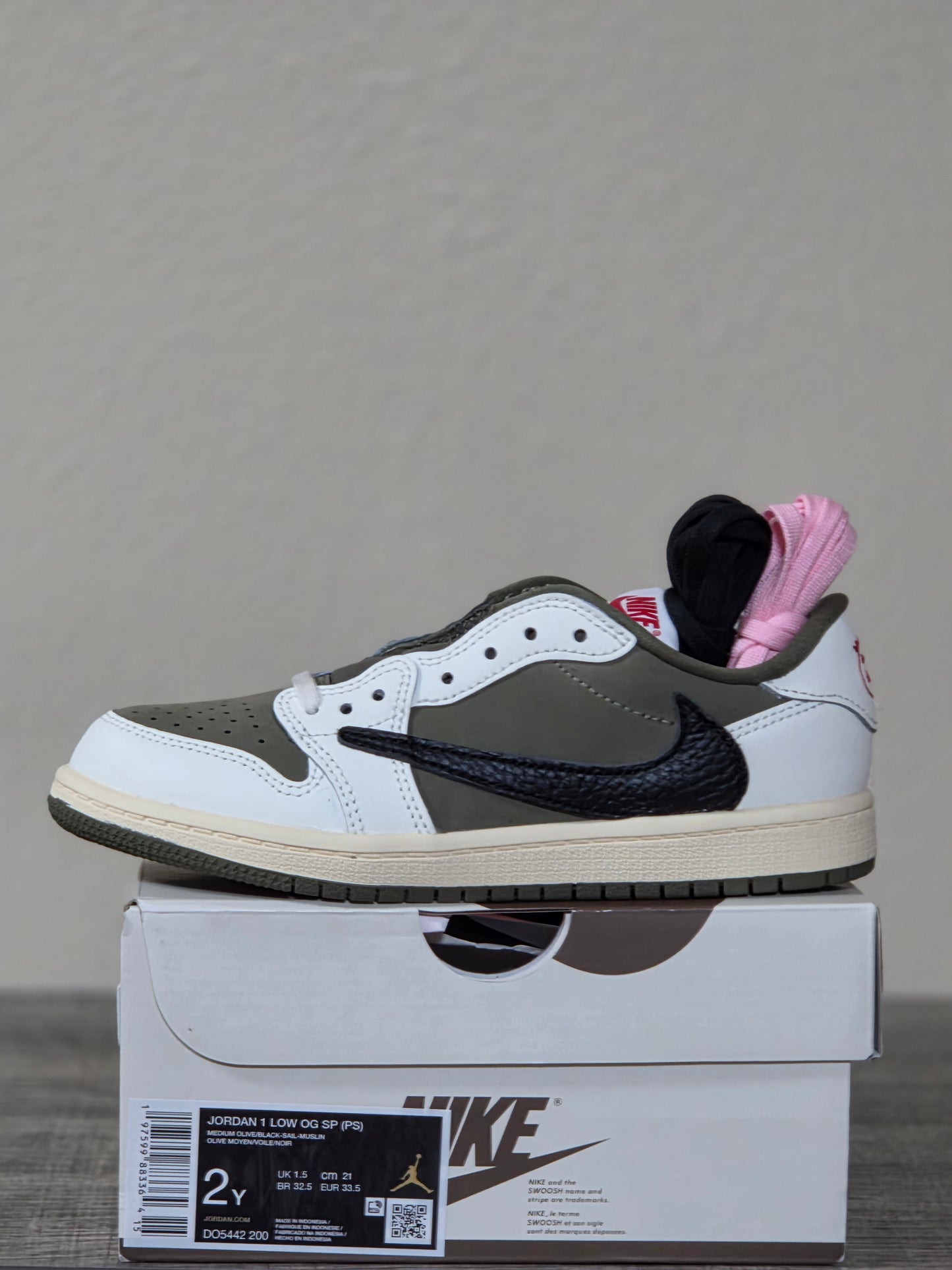 Jordan 1 Low Travis Scott Medium Olive DS OG All SZ 2Y