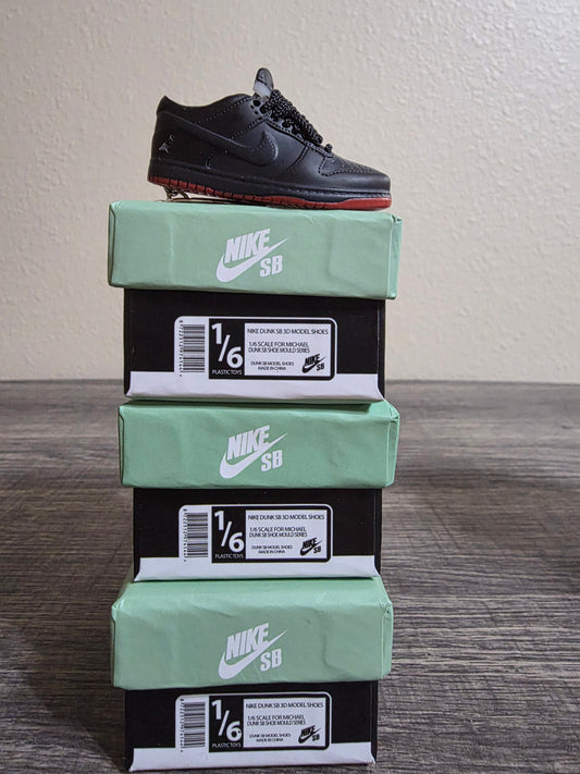 Nike SB Black Pigeon Mini Sneaker Keychain
